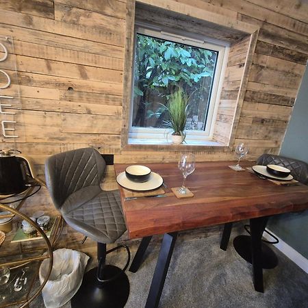Boutique Shrewsbury Suites Bagian luar foto