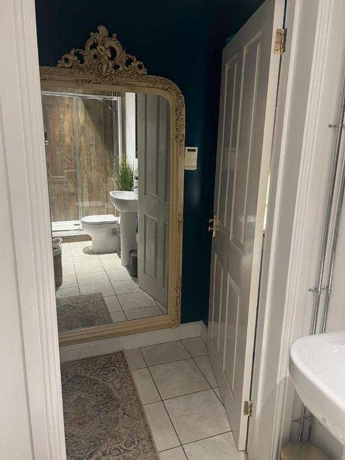 Boutique Shrewsbury Suites Bagian luar foto