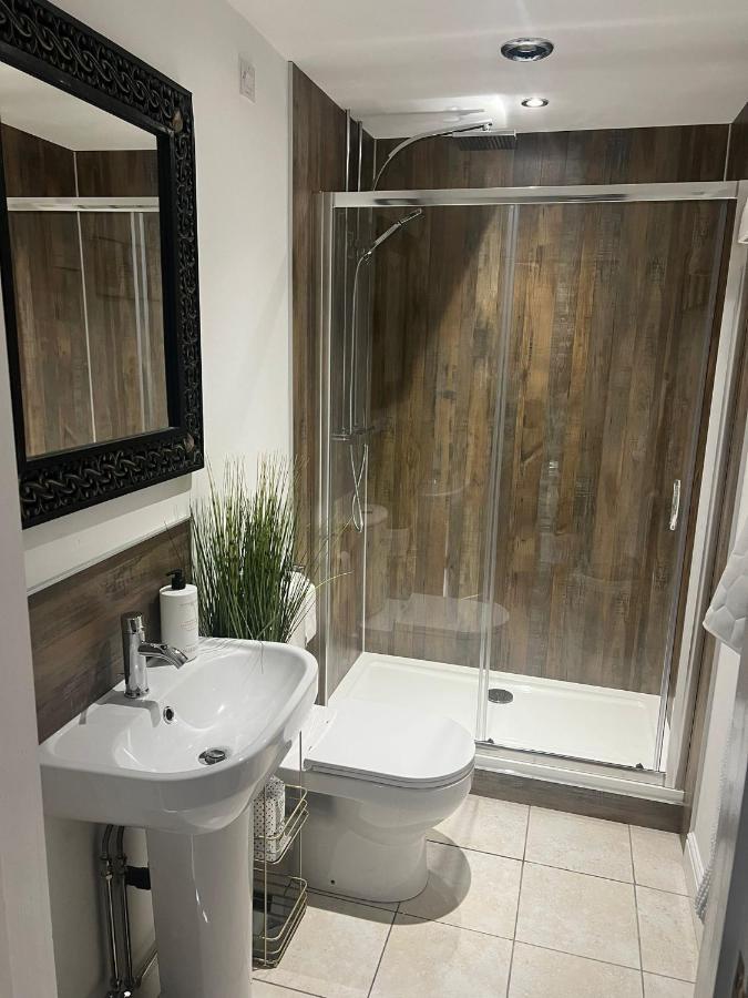Boutique Shrewsbury Suites Bagian luar foto