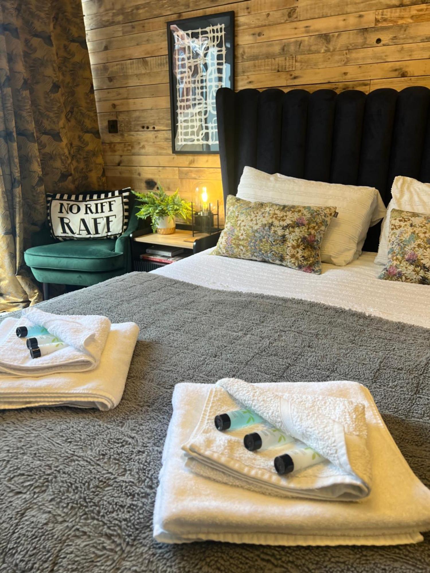 Boutique Shrewsbury Suites Bagian luar foto